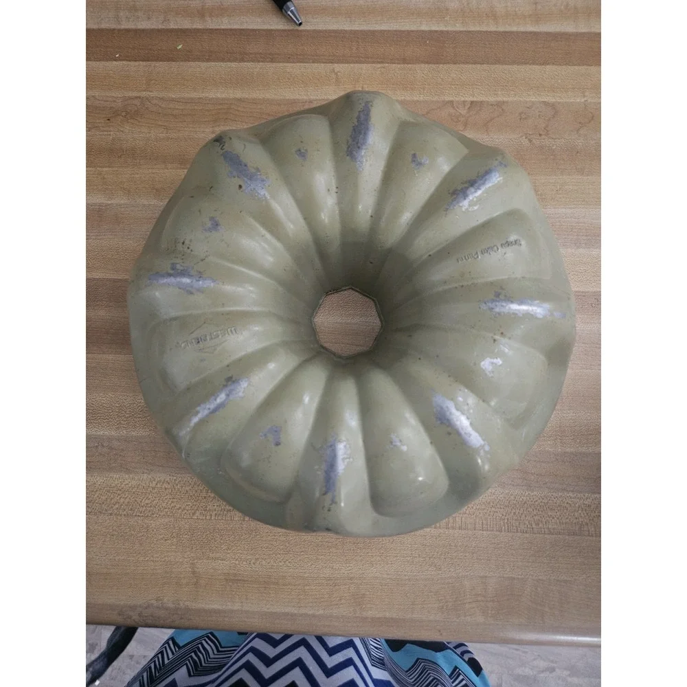 Vintage WESTBEND Heavy Aluminum Bundt Cake Pan, 